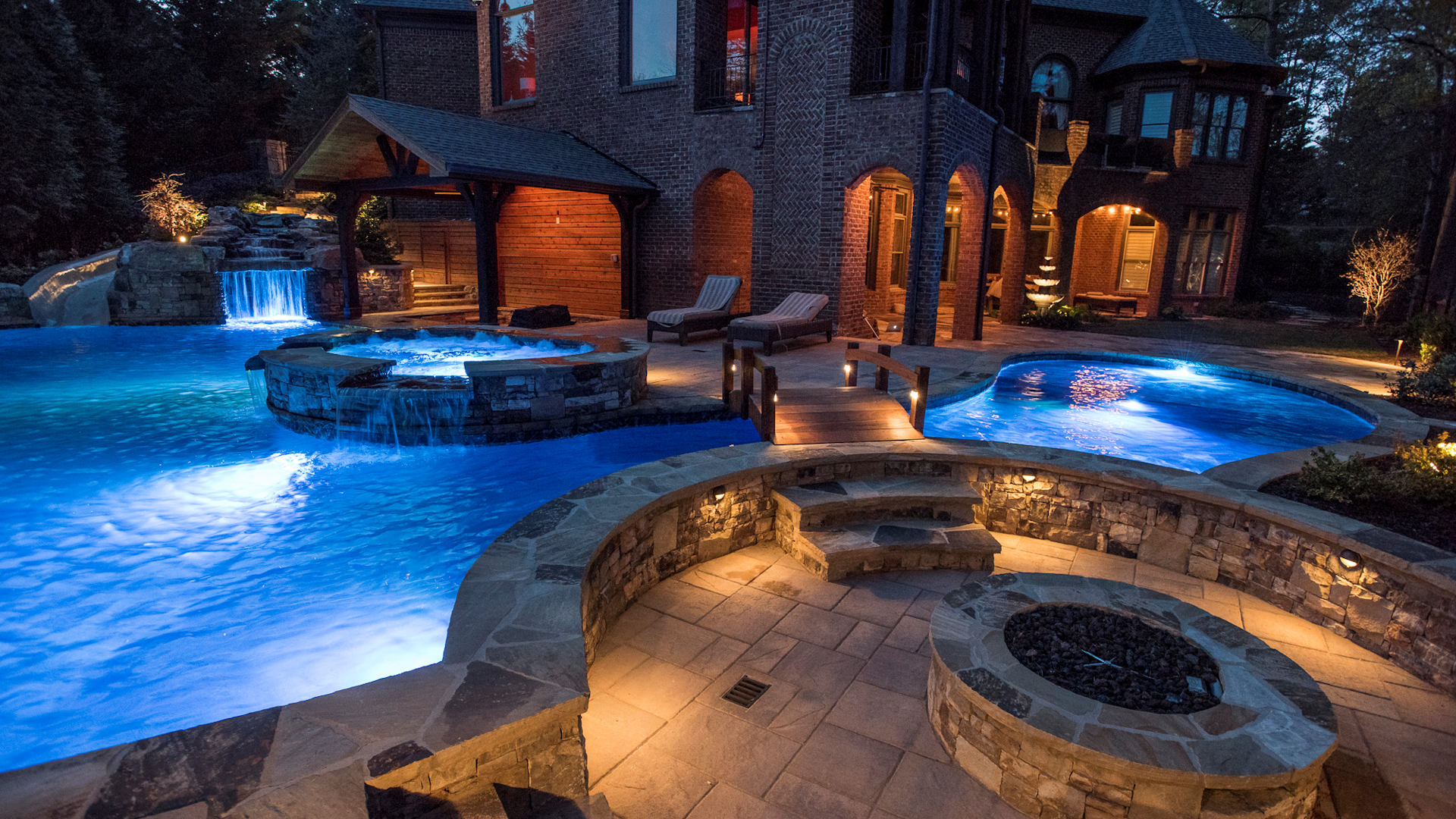 free form pool, swimming pool grotto, luxury swimming pool