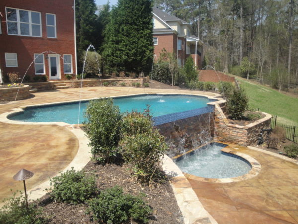 A modern vanishing edge pool featuring deck jets for added visual appeal.