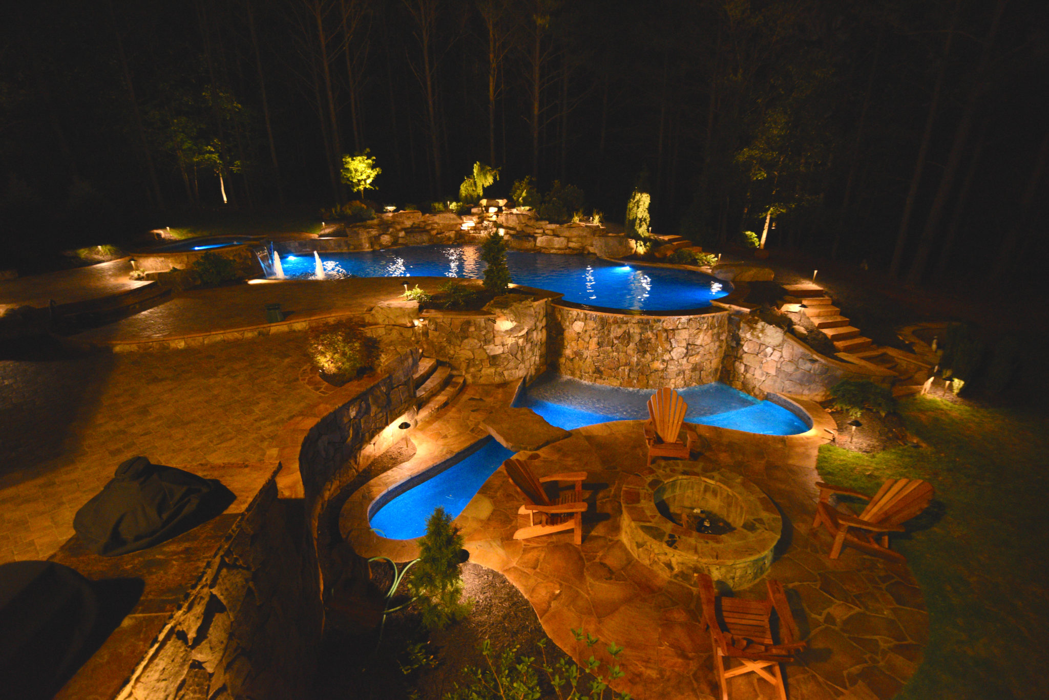 A vanishing edge pool blending seamlessly with flagstone and natural boulders.