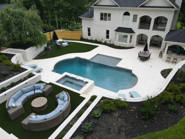 Huge White House With A Swimming Pool 