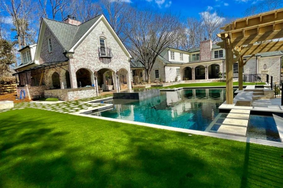 Luxurious House And An Inground Pool