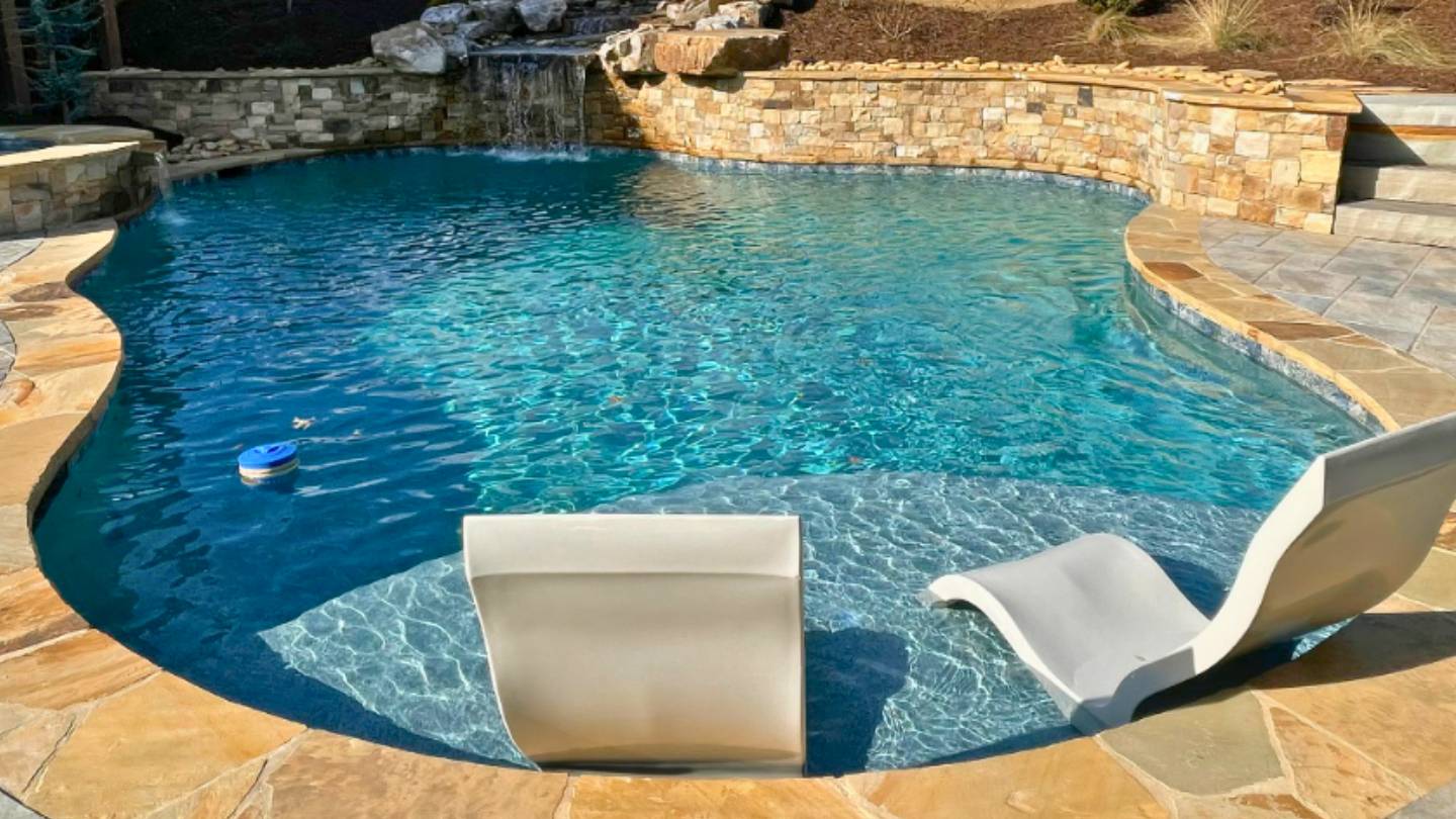 Advantages of Choosing a Freeform Pool